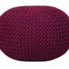 Röd sittpuff i stickad design för trädgård och terrass.