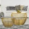 Runda soffbord i guld med metallramar och glasytor i modern inredning.