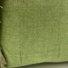 Närbild av grön sittkudde med textur för sittplatser.