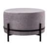 Modern rund pouf med grått tyg och svart metallram för hem och lounge.