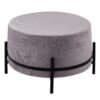 Rund pouf med svart metallram och mjukt grått tyg, modern design för hemmet.