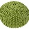 Grön handknuten pouf för hemmet, rund och mjuk.