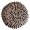 Stickpall pouf i beige med stickgolv design, 45 cm diameter.