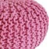 Rosa stickad puffstol för sittplats och inredning.