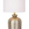 Elegant bordslampa med guldfärgad metallbas och vit lampskärm.