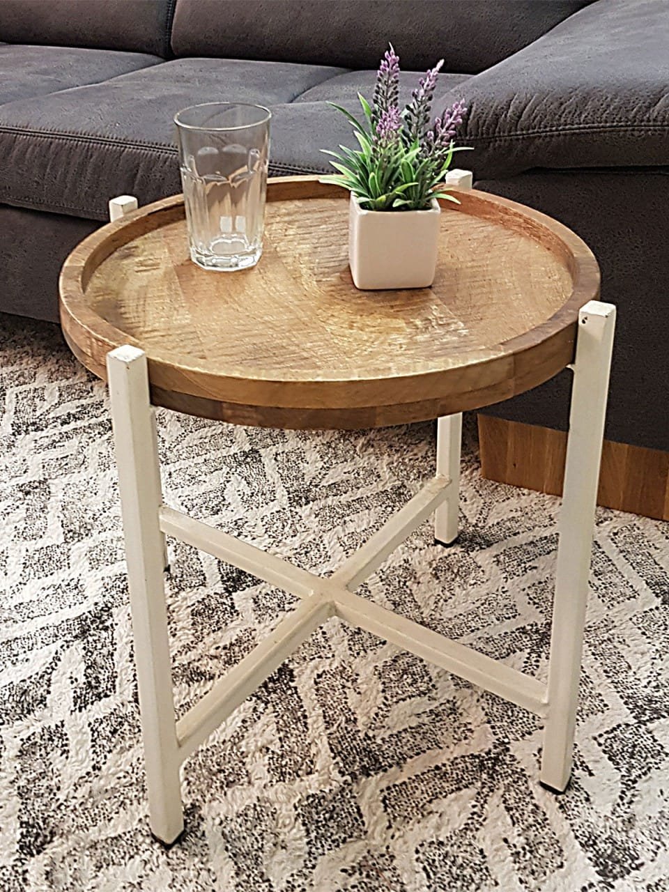 Sidobord vit tobacco