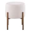 Vit velvetpouf med träben, modern design för hemmet.