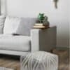 Sittkub Foot Palls POUF i metalliskt silver i modern inredning.