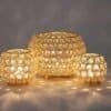 Tre kristallljusstakar i guld och silver för teelights, elegant dekoration.