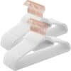 Vit velvet kapphängare för kläder, 50-pack, elegant och praktisk.
