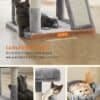 Ljusgrå kattstativ med flera nivåer och tillbehör för kattens lek och vila.