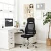 Ergonomisk kontorsstol med justerbar ryggstöd och armstöd.