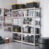 Stålhylla för verktyg och förvaring i garage eller verkstad.