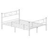 Vit metall sängram för 140x190 cm madrass, enkel design.