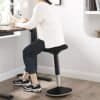 Svart ergonomisk wobble pall för kontor och hemmabruk.