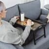 Bambubäddsbricka med fällbara ben för soffan eller sängen.