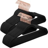 Songmics sammetshängare, 50-pack, halkfria klädhängare med roséguldfärgad vridbar krok, 0,6 cm tjock och platsbesparande, 45 cm lång för kappa, skjorta, klänning, byxor, slips, svart CRF21BK50