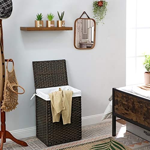 Songmics handvävd tvättkorg, 23,8 gal (90L) tvättkorg i syntetisk rotting med lock och handtag, hopfällbar, avtagbar foderpåse, brun ulcb051k02 2 Songmics handvävd tvättkorg, 23,8 gal (90L) tvättkorg i syntetisk rotting med lock och handtag, hopfällbar, avtagbar foderpåse, brun ulcb051k02 - Bild 2