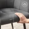Stark loungestol med 110 kg viktkapacitet och 8 cm tjockt vadderat säte.