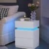 Flerfärgat nattduksbord med LED-ljus och tre lådor i modern stil.