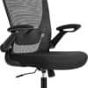 Svart ergonomisk kontorsstol med justerbara armstöd och mesh rygg för komfort.