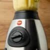 Eldom blender i rostfritt stål med svart kontrollknapp.