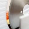 Närbild av skivbladsdel av elektrisk kniv Eldom KR100 SNIS.