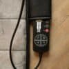 Kontrollpanel för elektrisk massagematta med olika funktioner.