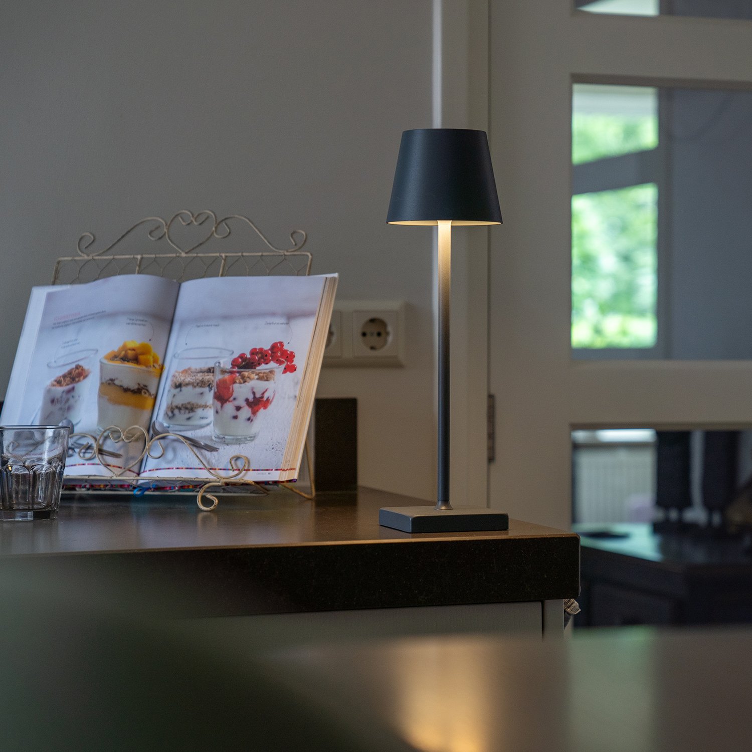 Trådlös bordslampa för inomhus och utomhus – Dimbara - Vit 2 Trådlös bordslampa för inomhus och utomhus – Dimbara - Vit - Bild 2