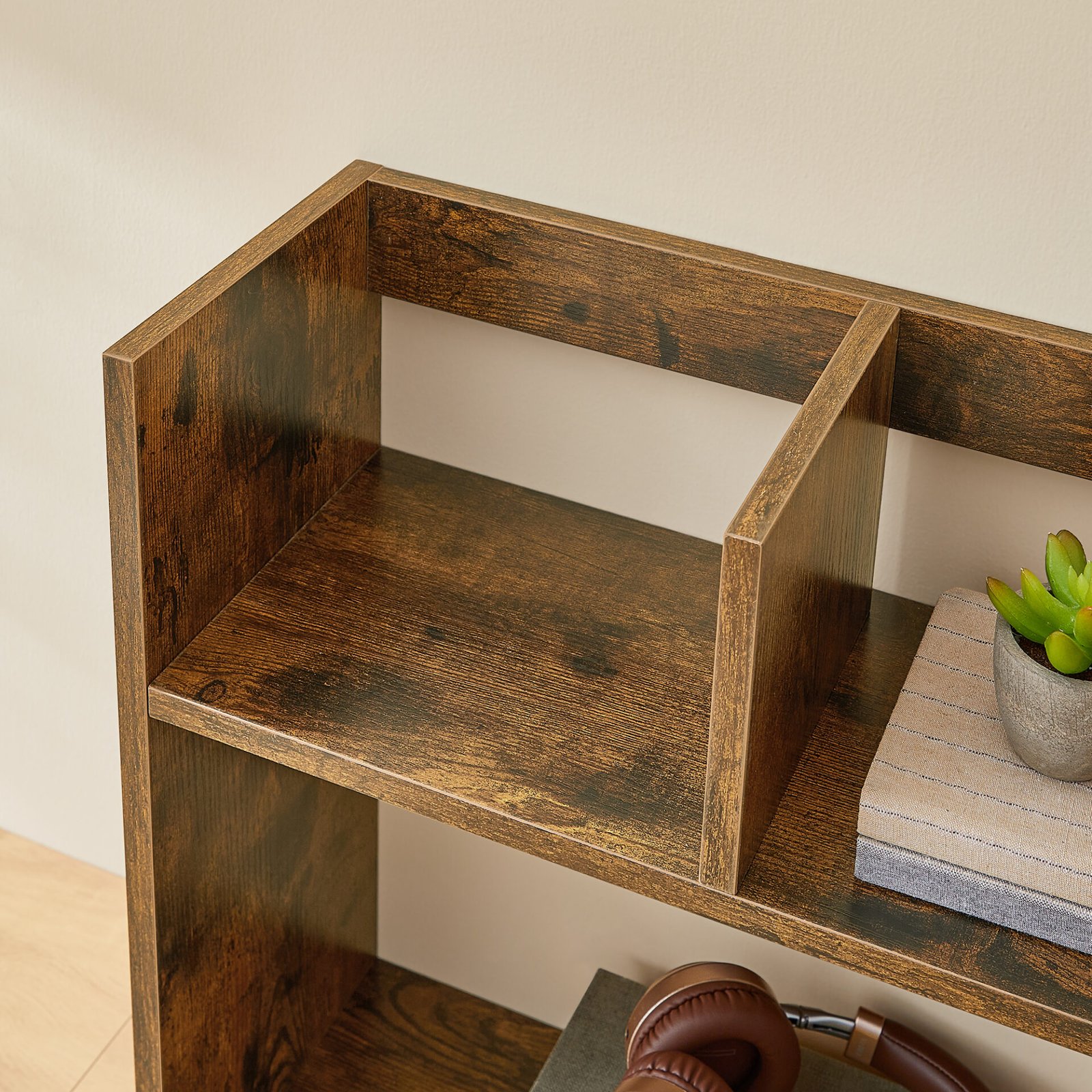 Skrivbordshylla, Skrivbordsförvaring i trä, Skåp med 6 hyllor, 3-vånings displayställ (Rostin Brown) 5 Skrivbordshylla, Skrivbordsförvaring i trä, Skåp med 6 hyllor, 3-vånings displayställ (Rostin Brown) - Bild 5