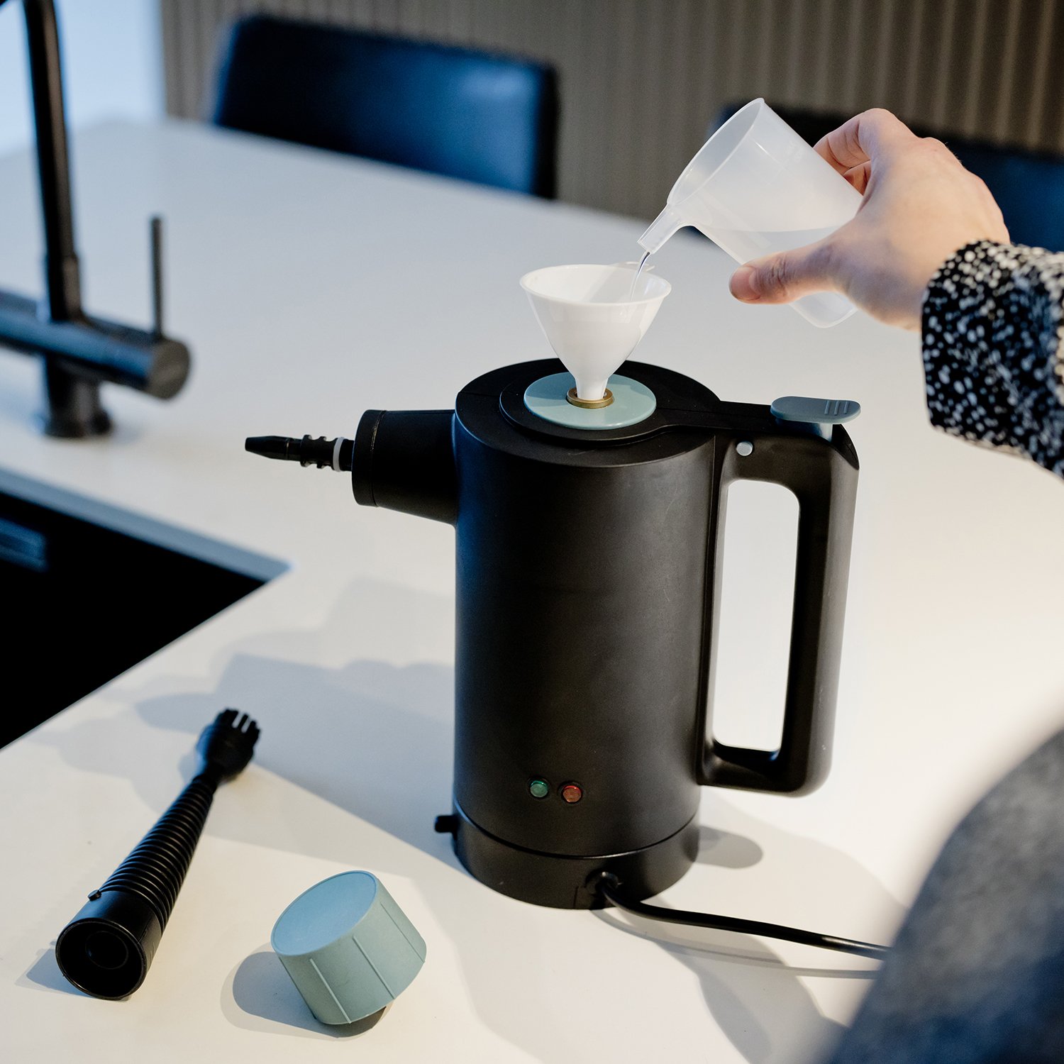 Nexxt Trådlös ångtvätt med tillbehör – 360 ml – 3,5 bar – Svart 4 Nexxt Trådlös ångtvätt med tillbehör – 360 ml – 3,5 bar – Svart - Bild 4