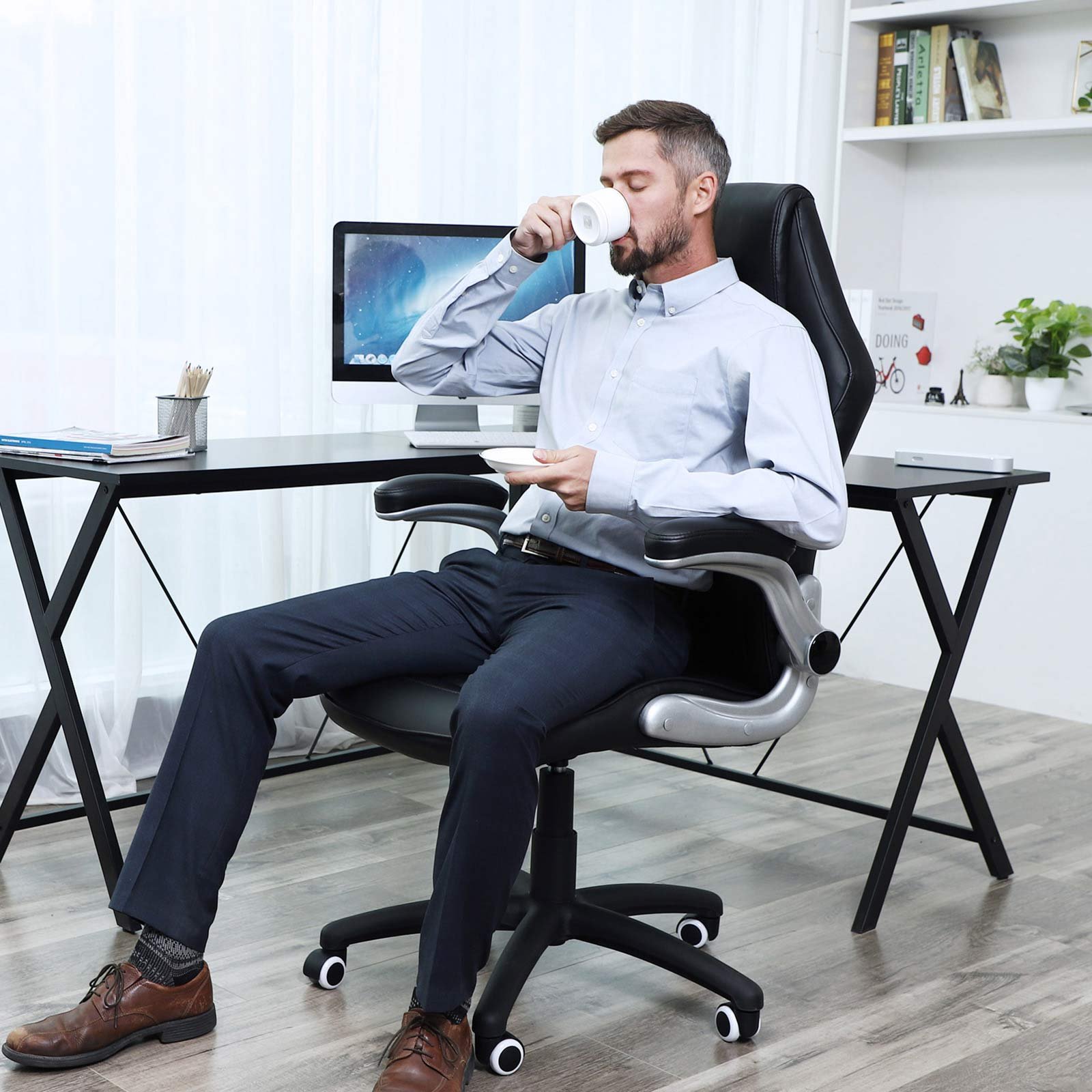 SONGMICS Sporty Shaped Office Chair, Swivel Armchair, with Armrests, High Backrest, Adjustable Height, Tilt for Swinging, Ergonomic Design, Black OBG62B 3 SONGMICS Sporty Shaped Office Chair, Swivel Armchair, with Armrests, High Backrest, Adjustable Height, Tilt for Swinging, Ergonomic Design, Black OBG62B - Bild 3