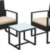 Svart PE polyrattan lounge set med bord och två stolar för utomhusbruk.