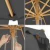 Garden parasol med trästolpe och tiltmekanism för utomhusbruk.