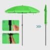 Grön parasol med tiltfunktion och bärväska för strand och trädgård.