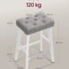Stol med stoppning, träben och viktkapacitet 120 kg.
