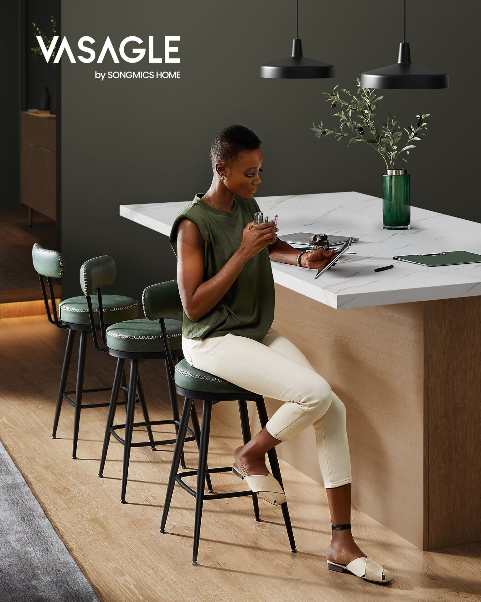 VASAGLE EKHO Collection - Bar Stools Set of 2 Swivel Bar Stools with Backrest Faux Leather with Stitching Mid-Century Modern Style 65cm High Kitchen Home Bar Forest Green LBC089C01 3 VASAGLE EKHO Collection - Bar Stools Set of 2 Swivel Bar Stools with Backrest Faux Leather with Stitching Mid-Century Modern Style 65cm High Kitchen Home Bar Forest Green LBC089C01 - Bild 3