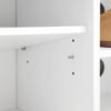 Vit möbel med skruvhål för montering, modern design för hemmet.