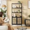 Vacker svart bokhylla med rattan-doors i boho-stil för vardagsrum eller studie.