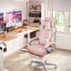 Elegant gamingstol i rosa och vit med justerbar funktion och ryggstöd.