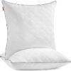 Vändbart kuddset i Cloud White med quiltad design och mjukt överdrag.