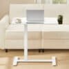 Mobilt datorbord med hjul och bordsskiva 80x45 cm i Cloud White.