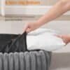 Mjuk hundbädd med avtagbart skydd och non-slip botten.