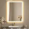 Rektangulär badrumsspegel med LED-belysning och spegelglas.