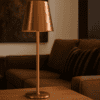 Elegant brons trådlampa för inomhus och utomhusbruk.